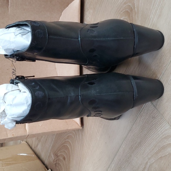 BNIB Call Me the Breeze Moonphase Bootie Onyx - Picture 6 of 11